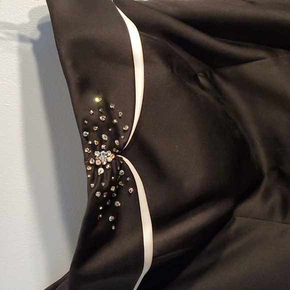 Formal dress by Avalon Bridal - Picture 2 of 2